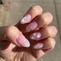 Simple Pink Disney Nails, Mommy And Me Disney Nails, Cute Disney Nails Acrylic Simple, Simple Disney Manicure, Disney Nails Oval, Chrome Mickey Nails, Lowkey Disney Nails, Red And White Disney Nails, Girly Disney Nails