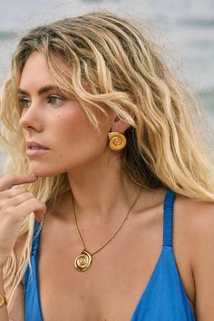 The stunning Dune Earrings will have you feeling like you're on a luxurious resort vacation every single day. A super lightweight beachy statement vibe. Features: 14k gold bonded to stainless steel Water safe and tarnish resistant 2.5cm x 3cm shell shape Stud and butterfly closure