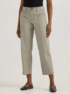 Blending the best of workwear and casual-wear, there’s nothing like a good set of carpenters for the every day. These pants are all about the details with a large set of pockets, reinforced stitching, and our signature hammer loop along the leg. Made from a soft cotton blend, these cropped pants put the fun in functional with every wear. Cropped Pants Women, Pants Women Fashion, Cropped Pants, Fashion Pants, Women's Pants, Blending, Casual Pants, Work Wear, Casual Wear