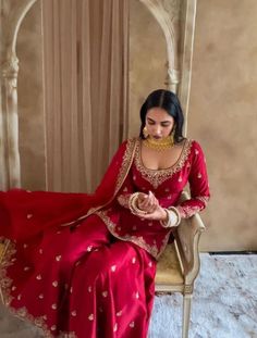 Indian Bridal Wear Red, Wedding Suits For Bride, Simple Indian Suits, Bride Suit, Wedding Lehenga Designs, Punjabi Bride, Bridal Lehenga Red, Bollywood Outfits