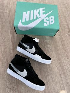 Cool Sneakers Mens Nike, Nike Shoes Photo, Kpop Fashion Men, Nike Fashion Sneakers, Suede Shoes Men, Biker Wear, Adidas White Sneakers, Mens Fashion Casual Shoes, Pretty Shoes Sneakers