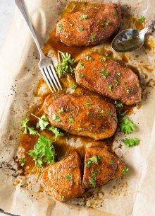 Best Baked Pork Chops, January Meals, Easter Book, Boneless Pork Chop Recipes, Salsa Tomatillo, Baked Pork Chops Oven, Easy Pork Chop Recipes, Pork Chop Recipes Baked, Juicy Pork Chops