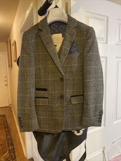 Children’s Marc Darcy full three piece suit size 11 Scott Gray Wedding Tweed. Please see photos. Full three piece suit with hanger and garment bag. Size 11. Wool Tweed Jacket With Suit Collar For Wedding, Tailored Tweed Three-piece Wedding Suit, Classic Tweed Wedding Blazer, Wedding Three-piece Tailored Tweed Suit, Fall Wedding Tweed Jacket, Wool Tweed Jacket For Fall Wedding, Fall Wedding Wool Tweed Jacket, Fitted Tweed Jacket For Wedding, Gray Wedding