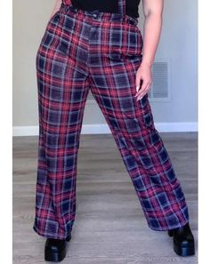 Cargo Pants Plus Size, Plus Size Street Style, Plus Size Crop Tops, Plus Size Clothing Stores, Plus Size Cargo Pants, Suit Trousers, Plus Size Pants, Chain Belt, Plus Size Skirts