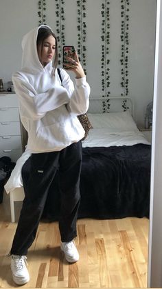 Sweatpants Outfit For School, Baggy Clothes, Cute Lazy Outfits, Chill Outfits, Cozy Outfit, Tomboy Fashion