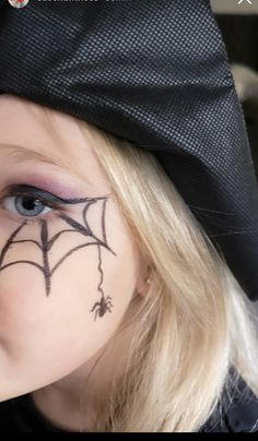 Kids Vampire Makeup, Halloween Spider Makeup, Halloween Vegas, Face Painting Halloween Kids, Spider Web Makeup, Easy Halloween Face Painting, Maquillage Halloween Simple, Halloween Makeup For Kids, Spider Makeup