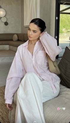 Uni Fit Inspo Summer, Pink Button Up Outfit, Style Oversized Button Down, Pink Modest Outfits, Pink Flats Outfit, Summer Outfit Modest, Oversize Button Down Shirt, Aesthetic Modest Outfits, Casual Outfit Idea