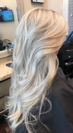 Hair Goals Color, Hottest Haircuts, Bright Blonde Hair, Icy Blonde Hair, Hot Haircuts, Icy Blonde, Ombré Hair, Bright Blonde