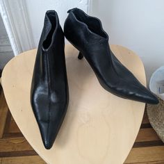 Authentic The Row Pointed Leather Heels Very Comfortable And Very Soft Leather!!! Slight Signs Of Wear Size 7 Leather Heels, Soft Leather, The Row, Heeled Boots, Size 7, Signs, Boots, Heels, Leather