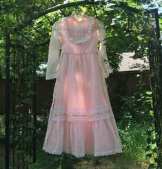 Pink Edwardian Dress, 70s Victorian Revival, Pink 60s Dress, Fitted Vintage Prairie Dress, 1970s Long Sleeve Prairie Dress, Retro Prairie Dress For Daywear, Gunne Sax Dress Vintage 70s, Edwardian Fashion Dresses, Mario Princesses