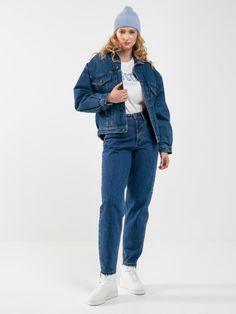 Damskie spodnie typu mom jeans od BIG STAR to ikona miejskiego designu. Wykonane zostały z wyjątkowej tkaniny dobby denim, która zapewnia wygodę i uczucie lekkości. Luźny krój zapewnia pełen zakres ruchów. Efekt postarzenia typu stone wash oraz przeszycia dodaje im miejskiego charakteru. Spodnie będą idealnym dodatkiem do każdej miejskiej stylizacji, dodaj do nich praktyczną nerkę, sneakersy i rusz w miasto! Cechy główne: tkanina dobby denim z recyklingu, krój mom jeans 5 kieszeniowa konstrukcja Trendy Winter Denim Blue Jeans, Winter High Waist Medium Wash Jeans, High Rise Relaxed Fit Winter Jeans, Relaxed Fit High Waist Jeans For Winter, Trendy Medium Wash Winter Pants, Trendy Medium Wash Jeans For Winter, Trendy Medium Wash Pants For Winter, High Rise Medium Wash Jeans For Winter, Trendy Winter Medium Wash Pants