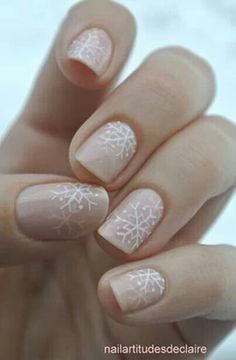 Pretty Nail Art Noel, Unghie Sfumate, Snowflake Nail Art, Her Nails, Holiday Nail Art, Snowflake Nails, Winter Nail Designs, Pink Nail, Smokey Eyes