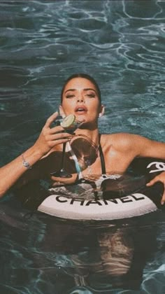 Kendall Jenner Wallpaper, Plakat Design Inspiration, ليلي كولينز, Kendall Jenner Icons, Boujee Aesthetic, Picture Collage Wall, Jenner Outfits, Jenner Style