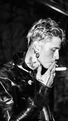 Mgk Profile Picture, Mgk Wallpaper, Create Wallpaper, Leather Fashion Men, Mens Haircuts, Mens Haircuts Fade, Celebrity Wallpapers