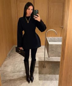 Paris Night Out Outfit, Paris Trip Outfits, Full Black Outfit, Daily Outfit Inspiration, Winter Outfit Inspiration, Event Outfit, Student Fashion, Outfit Inspo Fall, Professional Outfits