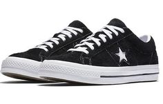 The Converse One Star Ox 'Black Suede' sneaker is a stylish and comfortable choice for athletes and fashion enthusiasts alike. Made of premium suede with contrast top stitching, embroidered One Star logo, and flat laces, this shoe is perfect for a busy day or night out. The vulcanized midsole and high rubber foxing provide durability while the Waffle outsole ensures a good grip. Run Star Hike, Contrast Top, Converse One Star, Black Gums, Star Logo, Busy Day, One Star, Suede Sneakers, Good Grips