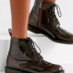 I Just Landed From Paris This Year They Are Wearing Their Ankle Boots With White Socks.. Or/ And Fancy Tights Doc Martens Women, Oxford Booties, Jadon Boots, Burgundy Boots Ankle, Shoes Dr Martens, Gothic Boots, Doc Martens Boots, Burgundy Boots, Heeled Chelsea Boots