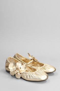 Ballet flats in gold leather, round toe, flower decoration, slip on, 100% leather, Made in Italy Rose Gold Accessories, Australian Swimwear, Boho Chic Design, Gold Ballet Flats, Gold Flats, Sneaker Wedge, Gold Leather, Bridal Shoes, Manolo Blahnik