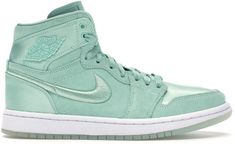 High Top Jordans, New Basketball Shoes, Shoe Bin, Wmns Air Jordan 1, Crossfit Women, Nike Jordan 1, Best Basketball Shoes, Jordan Model, Jordan 1s