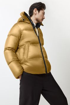 Make a statement in the newest addition to our Cypress collection. Crafted with our  Recycled Feather-Light-Ripstop fabric, this everyday essential takes warmth and volume to the next level. An ideal winter companion, this puffer jacket is packable and easy to stash away on-the-go. Navy Emblem, Samba Shoes, Canada Goose Mens, Tricot Fabric, Khaki Jacket, Image Model, Ripstop Fabric, Feather Light, White Ducks