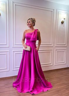 Hot Pink Dress Outfit, Fuchsia Dress Outfit, Classy Bridesmaid Dresses, Hot Pink Prom, Braidsmaid Dresses, Hot Pink Prom Dress, Pink Dress Outfits, Frocks And Gowns, Vestidos Color Rosa