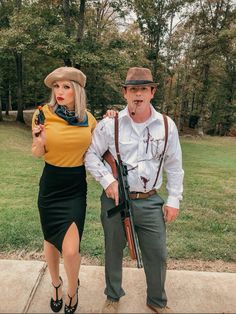 Bonny And Clyde Costumes Halloween, Bonnie And Clyde Halloween Costume Diy, Reverse Raffle, Bonnie And Clyde Halloween, Bonnie And Clyde Halloween Costume, Halloween Costume Cute, Halloween Couples Costume, Hot Halloween