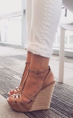 If I could wear heels for more than 5 minutes.. These bad boys would be mine! Wedges Outfit, Sandals Platform, Peep Toe Shoes, Olivia Palermo, Toe Shoes, T Strap, Suho