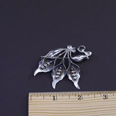 Vintage meixco handmade sterling 925 silver lily flower shaped brooch. stamped sterling, chipped on the branch (see photos) Nautical Outfits, Sterling Silver Cat, Silver Cat, Savannah Ga, Lily Flower, Hinged Bangle, Perfect Ring, Handmade Sterling Silver, Flower Shape