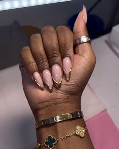 Almond Acrylic Nails Black Women, Chrome Nails Designs Almond, Almond Nails Designs Brown, Almond Nails Designs Black, Almond Nails Black Women, Almond Nails Brown, Nails Designs Black, Almond Nails Chrome, Nails Designs Almond