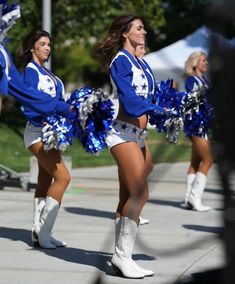 the cheerleaders are wearing blue and white outfits