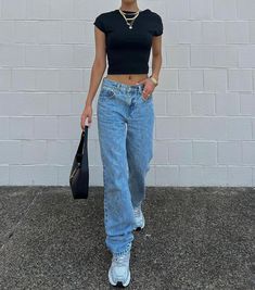 low rise jeans 

Levi’s low rise jeans Levis Jeans