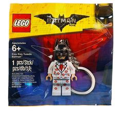 the lego batman movie minifigure keychain is in its packaging box