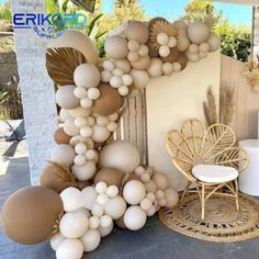 balloons are arranged in the shape of shells and seashells for a baby shower