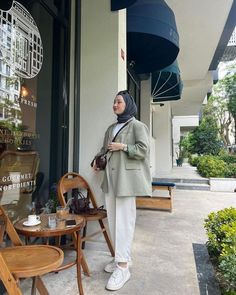 Mix And Match Outfits Hijab, November Outfits, Smart Casual Women Outfits, Blazer Outfits Casual, Smart Casual Women, Classic Style Outfits, Iranian Women Fashion