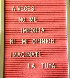 there is a sign on the side of a building that says, veces no me importa ni opinion imagine la tuya