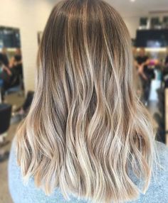 Bekijk deze Instagram-foto van @maneinterest • 691 vind-ik-leuks Kendall Hair, Textured Curls, Blonde Balayage Highlights, Brunette Color, Haircut Styles