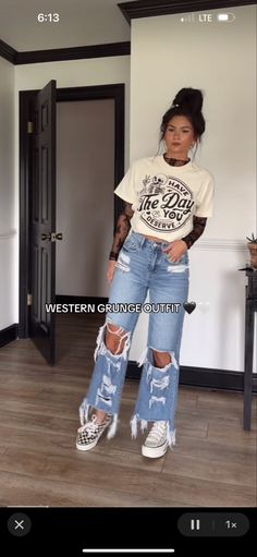 Wide Baggy Jeans Outfit, Wide Leg Western Outfit, Wide Leg Baggy Jeans Outfit, Baggy Cargo Jeans Outfit, Koe Wetzel Concert Outfit, Supercross Outfit, Comfy Western Outfits, Cargo Jeans Outfit, Casual Jeans Outfit