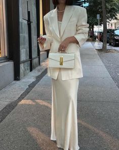 White Outfit Inspo Aesthetic, Outfits With White Dress, Soft Elegant Outfit, White Suit Ideas, White Clothes Aesthetic, Elegant Style Outfits, Business Street Style, White Elegant Outfit, All White Outfit Classy