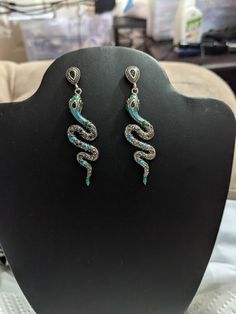 Beautiful detailed .925 Snake earrings, Handmade Elegant Snake Earrings, Elegant Handmade Snake Earrings, Silver Snake-shaped Metal Earrings, Silver Snake Shaped Metal Earrings, Silver Snake Shape Metal Earrings, Handmade Snake Shape Earrings, Snake-shaped Earrings For Gifts, Silver Snake-shaped Earrings, Silver Snake-shaped Pierced Earrings