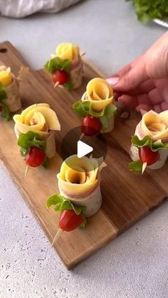 Presentation Of Food, Mesa Finger Food, Asian Finger Food, Tea Party Finger Foods, Food Reels, Charcuterie Appetizers, Buffet Ideas, Amazing Food Decoration, Appetizer Dishes