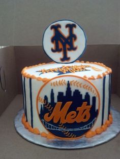 a new york mets cake in a box