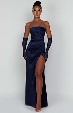 Prom Dresses Tan Skin, Mafia Prom Dress, Blue Open Back Prom Dress, Unique Prom Dresses 2024, Iconic Prom Dresses, Prom Dresses With Gloves, Nude Prom Dress, Homecoming Dresses Corset, Midi Dress Wedding Guest