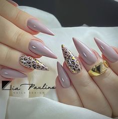 Stilleto Nails Designs, Gucci Nails, Nails Designer, Wow Nails, Spring Nail Designs, Gel Nails Diy, Nails Design With Rhinestones, Brighter Days, Stiletto Nails Designs