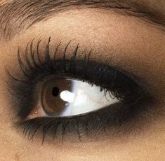 Makeup Light, Vogue Beauty, Long Lashes, Makeup Goals, Cute Makeup, Face Art, Smokey Eye