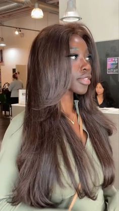 Nomi Aesthetic, Brown Hair On Brown Skin, Brown Hair Dark Skin, Mocha Brown Hair, Hair Color For Dark Skin, Hair Color Chocolate, Brown Hair Inspo