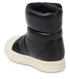 They'll master the art of cool dressing with Rick Owens Kids’ off-kilter wardrobe staples like these puffer boots. Made from quilted leather, they have shark-tooth rubber soles and feature flaps that wraps around the ankles..Upper: lamb leather.Lining: leather.Sole: leather insole, rubber sole.Toe shape: round toe.Made in Italy.Closure: VELCRO® fastening.Comes with dust bag.Comes with a box.European sizes.Insole length size 19 = 12cm-4.5'.Insole length size 20 = 12,5cm-5'.Insole length size 21 = 13cm-5'.Insole length size 22 = 13,5cm-5.5'.Please note that, for a comfortable fit, the shoe should be up to 1.5cm longer than the kid's feet Low-top Winter Boots With Textured Sole, Winter Streetwear Boots With Textured Sole, Quilted Winter Boots With Round Toe, Rick Owens Jumbo Lace, Rick Owens Outfit, Puffer Boots, Shark Tooth, Shark Teeth, Quilted Leather