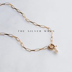 This pearl pendant necklace is timeless and chic. Classic and versatile this necklace comes in a thick gold chain with a charm holder that opens. •Thick gold link chain•Shell pearl drop•A stylish charm holder clasp that opens to remove the pearl•24kt gold plated -lead, nickel & cadmium free•Heavy plating, tarnish resistant, water friendly Minimalist Gold Pearl Necklace With Chain, Everyday Yellow Gold Chain Necklace With Pearl Charm, Classic Gold Pearl Chain Charm Necklaces, Classic Gold Charm Necklace With Pearl Chain, Gold-tone Chain Necklace With Pearl Charm, Gold-tone Chain Necklace With Pearl Charm For Gift, Gold Pearl Necklace With Pearl Charm For Everyday, Gold Plated Chain Necklace With Pearl Charm For Everyday, Everyday Gold Plated Chain Necklace With Pearl Charm