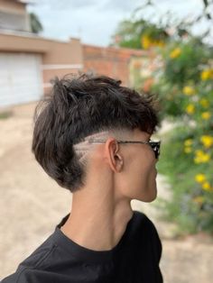 anderson.yz on Instagram Burst Fade Mohawk, Mullet Fade, Buzz Cut Hairstyles, Cornrow Hairstyles For Men, Burst Fade, Men Haircut Curly Hair, Taper Fade Haircut, Haircut Designs