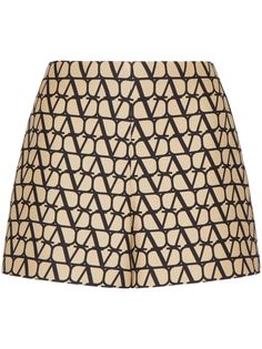 Valentino Ready To Wear beige/black all-over logo print high-waisted tailored cut thigh-length The full look includes Valentino Garavani accessories. Valentino Ready To Wear, Tailored Shorts, Full Look, Valentino Garavani, Logo Print, Short Outfits, Womens Bottoms, Ready To Wear, High Waisted