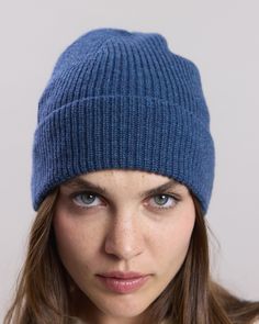 Women's ribbed knit beanie in merino wool and cashmere with a cuff. Cashmere Beanie, Mens Beanie, Style Chic, Knit Beanie, Kids Accessories, Summer Collection, Hats For Women, Casual Style, Merino Wool